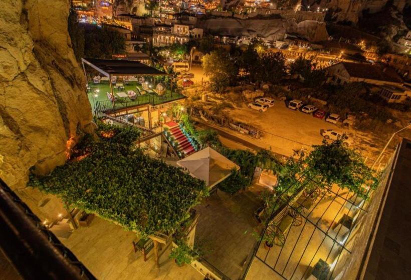 جناح ديلوكس, Roma Cave Suite