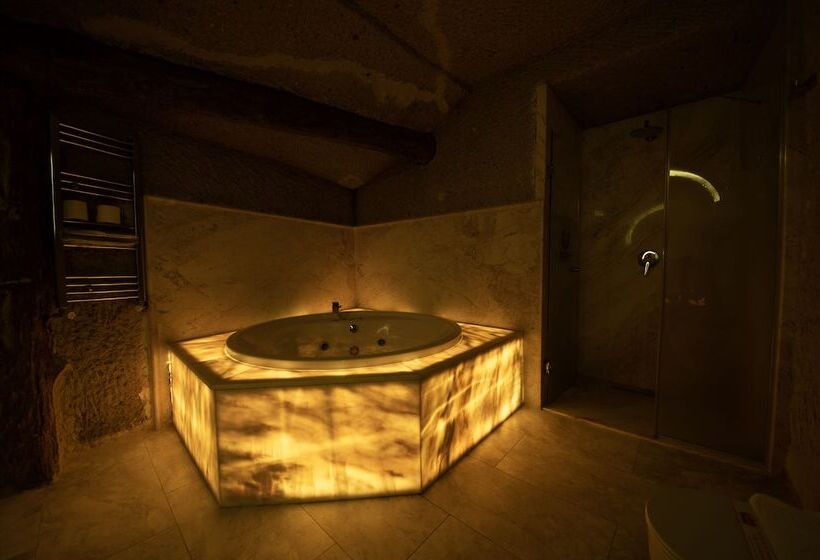 جناح ديلوكس, Roma Cave Suite