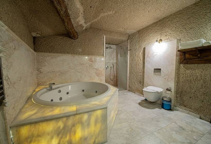 جناح ديلوكس, Roma Cave Suite