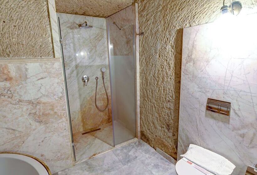 جناح ديلوكس, Roma Cave Suite
