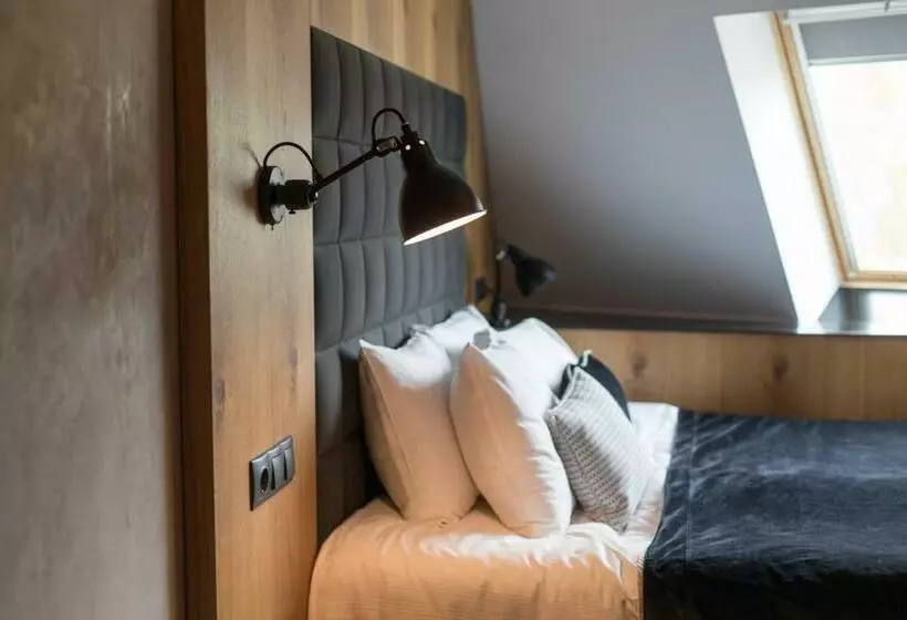 Basis Zimmer, Rum Budapest