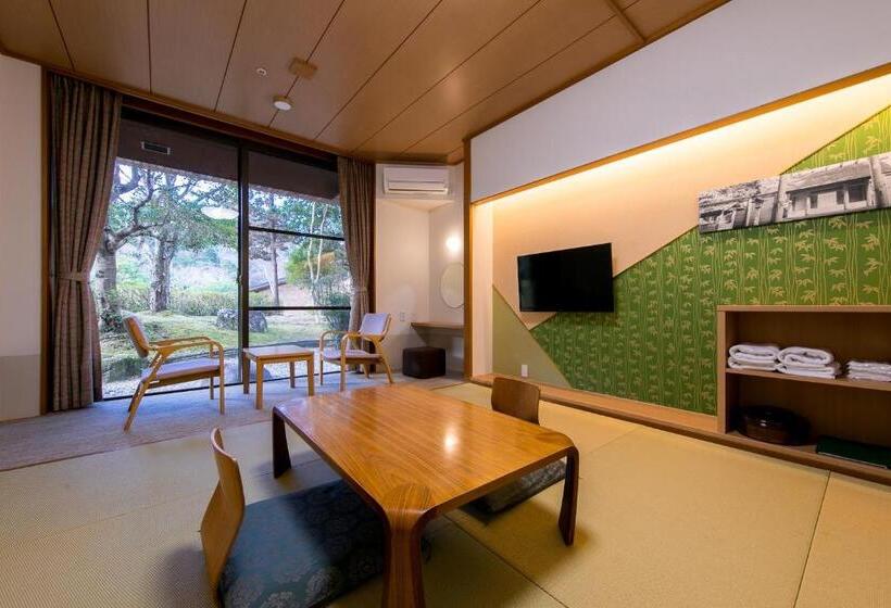 标准三人间共用浴室, Sennomori