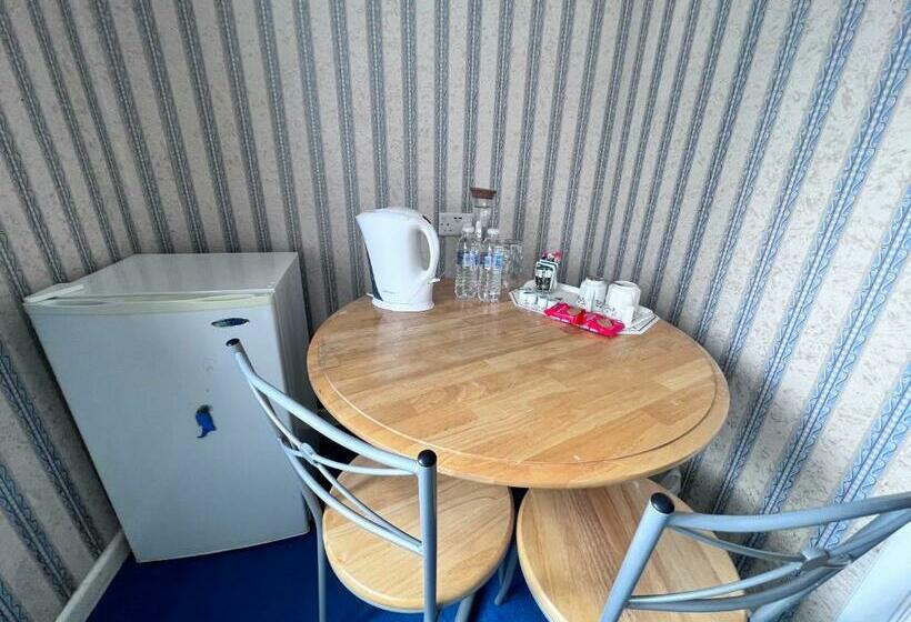 Номер Стандарт, All Seasons Gatwick Guest House & Parking