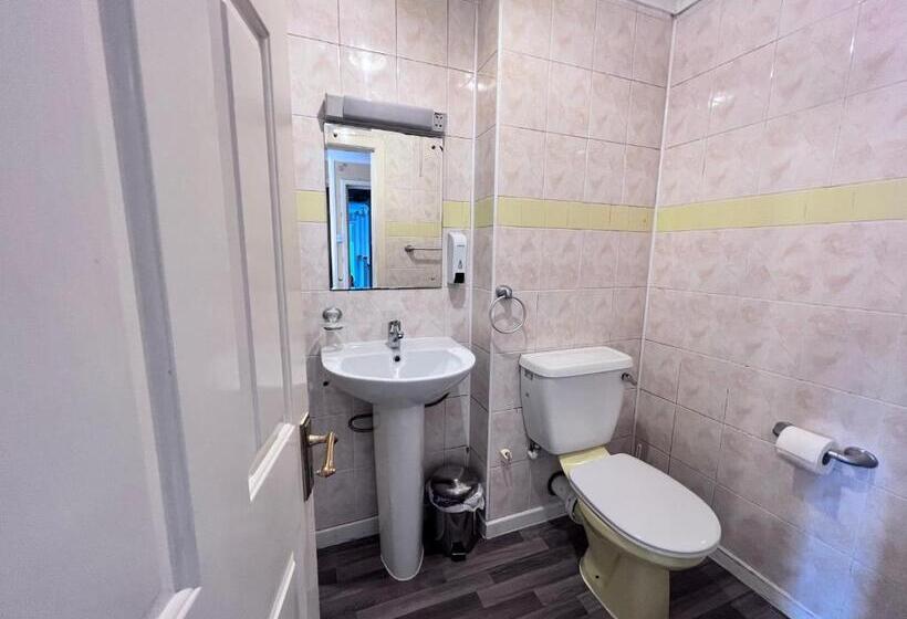 Family Suite, All Seasons Gatwick Guest House & Parking