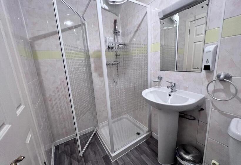 Family Suite, All Seasons Gatwick Guest House & Parking