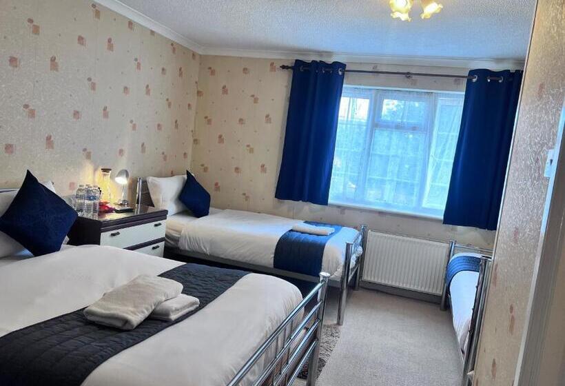 Family Suite, All Seasons Gatwick Guest House & Parking