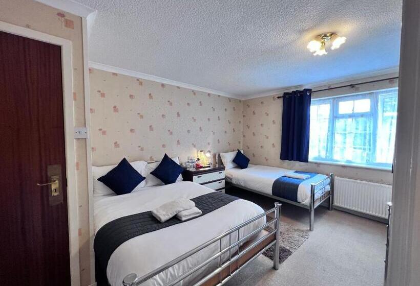 Family Suite, All Seasons Gatwick Guest House & Parking