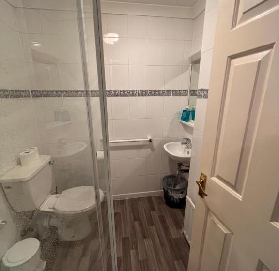 Номер Стандарт Индивидуальный, All Seasons Gatwick Guest House & Parking