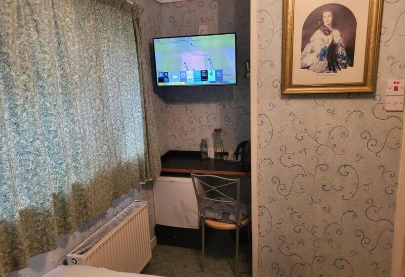 Номер Стандарт Индивидуальный, All Seasons Gatwick Guest House & Parking