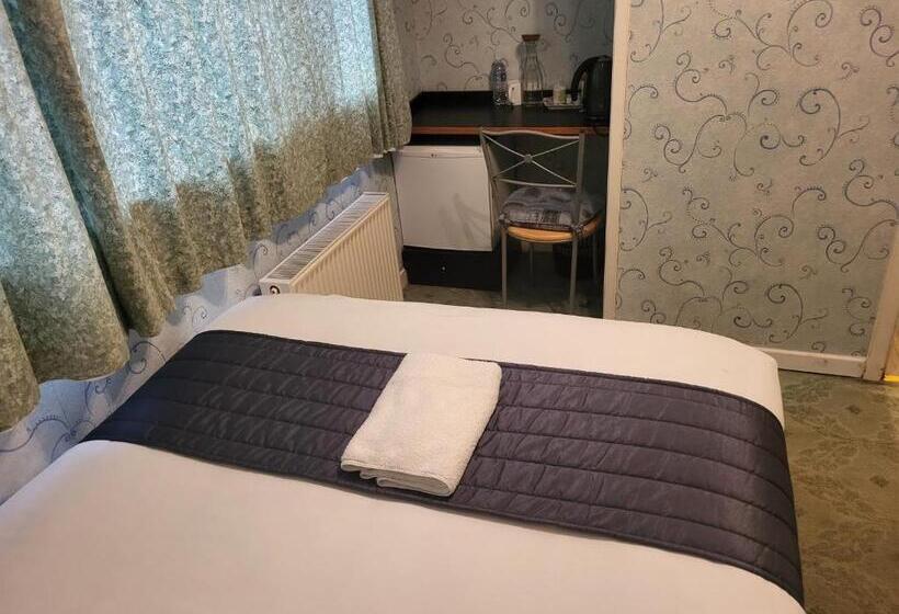 Номер Стандарт Индивидуальный, All Seasons Gatwick Guest House & Parking