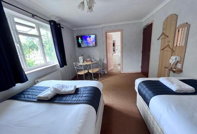 Номер Стандарт Трехместный, All Seasons Gatwick Guest House & Parking