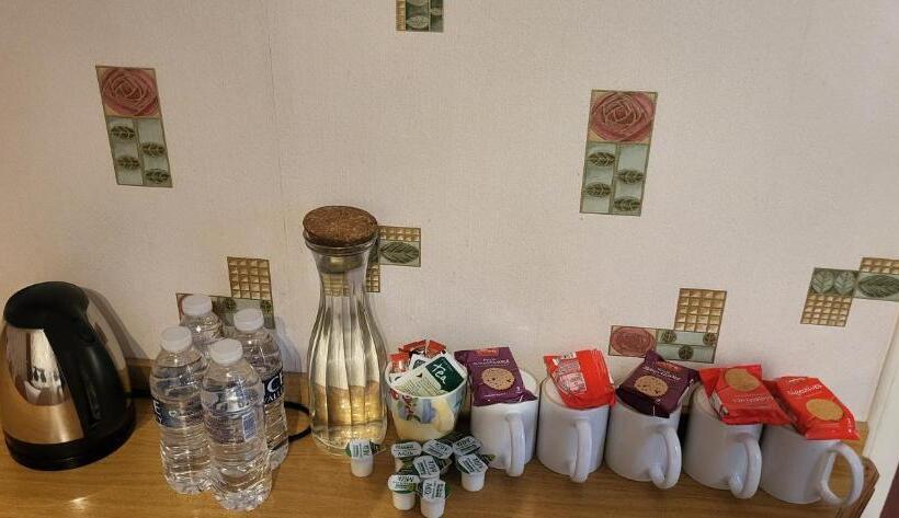 Семейный Номер, All Seasons Gatwick Guest House & Parking