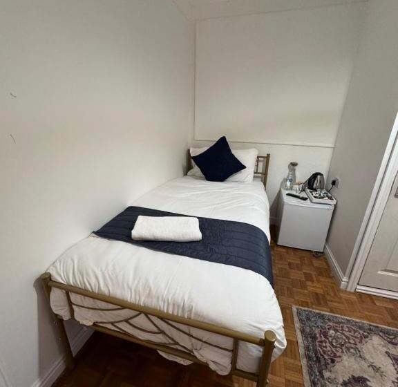 Номер Стандарт, All Seasons Gatwick Guest House & Parking