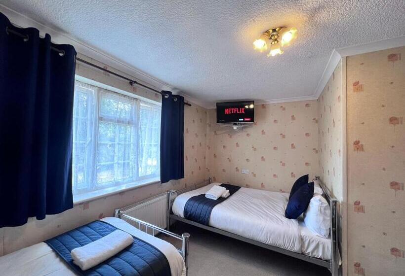 Family Suite, All Seasons Gatwick Guest House & Parking