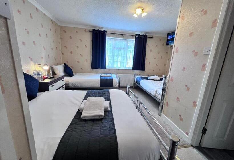 Family Suite, All Seasons Gatwick Guest House & Parking