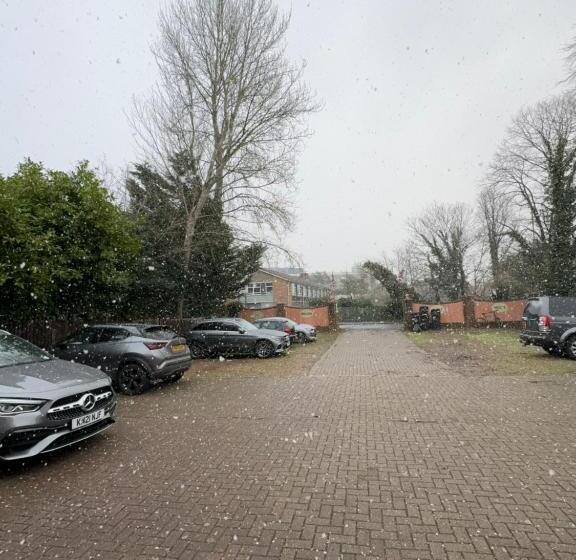 Номер Стандарт Трехместный, All Seasons Gatwick Guest House & Parking