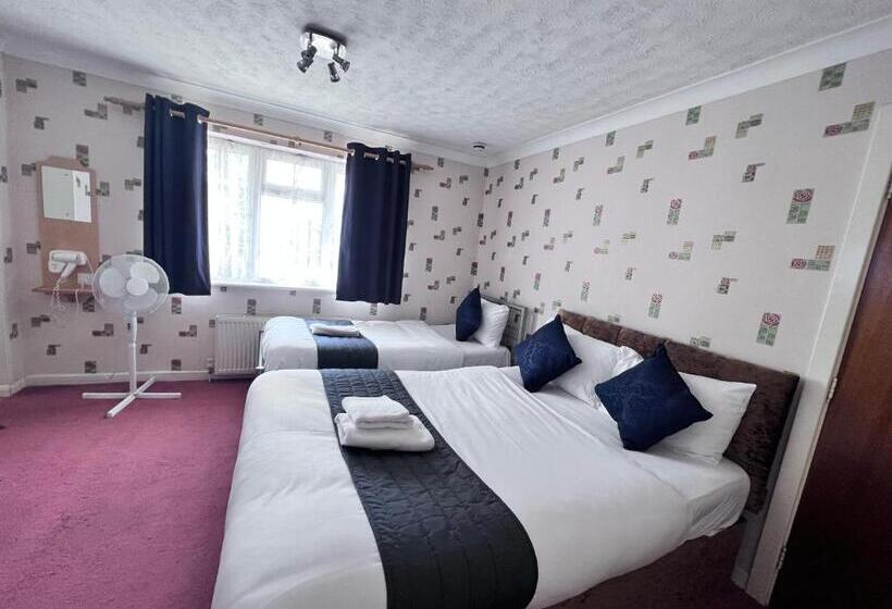 Семейный Номер, All Seasons Gatwick Guest House & Parking