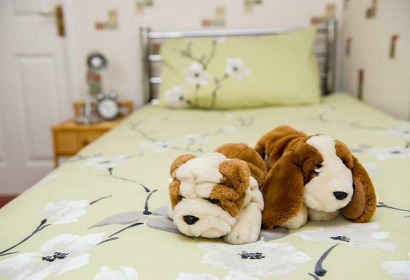 Family Suite, All Seasons Gatwick Guest House & Parking