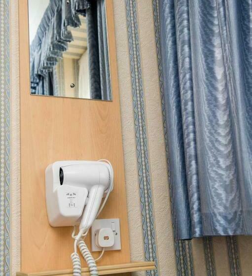 Номер Стандарт Индивидуальный, All Seasons Gatwick Guest House & Parking