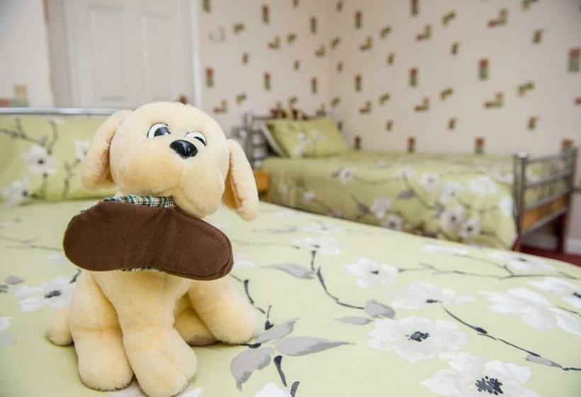 Family Suite, All Seasons Gatwick Guest House & Parking