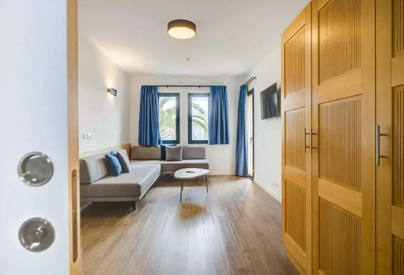 庭の見える１ベッドルームアパートメント, Playitas Aparthotel