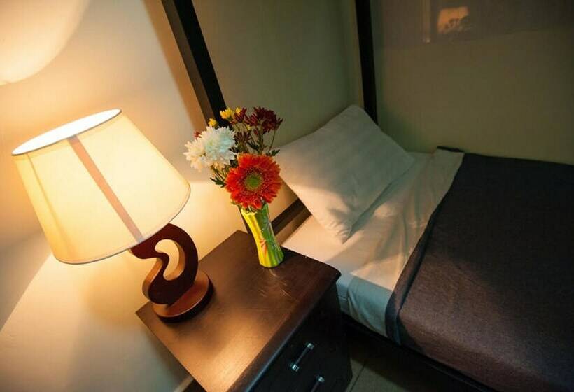 מיטה בחדר משותף, B52 Hostel