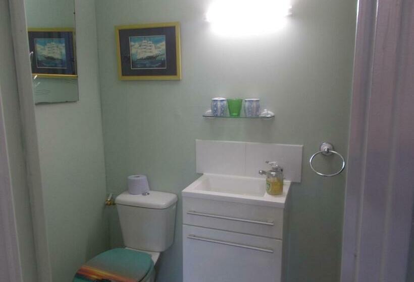 패밀리 룸, Webb S Of Glomel