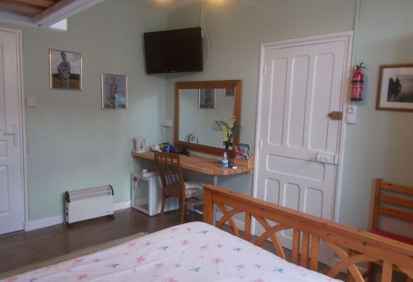 패밀리 룸, Webb S Of Glomel