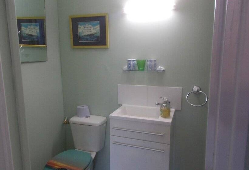 패밀리 룸, Webb S Of Glomel