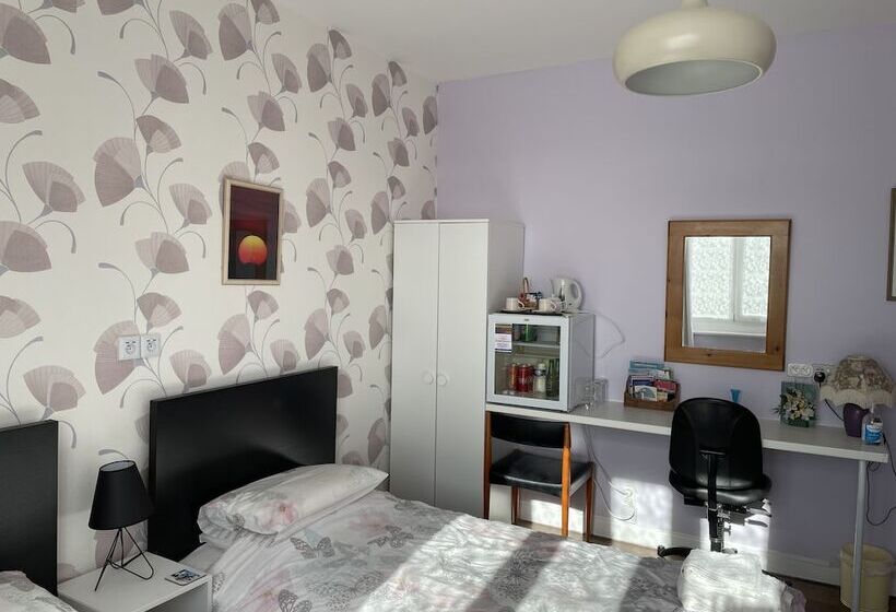 스탠다드 룸, Webb S Of Glomel