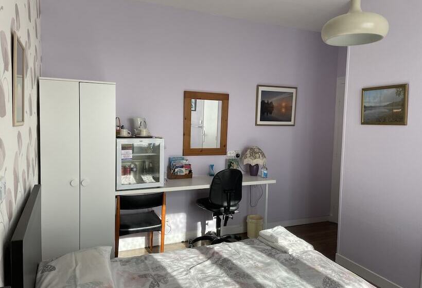 스탠다드 룸, Webb S Of Glomel