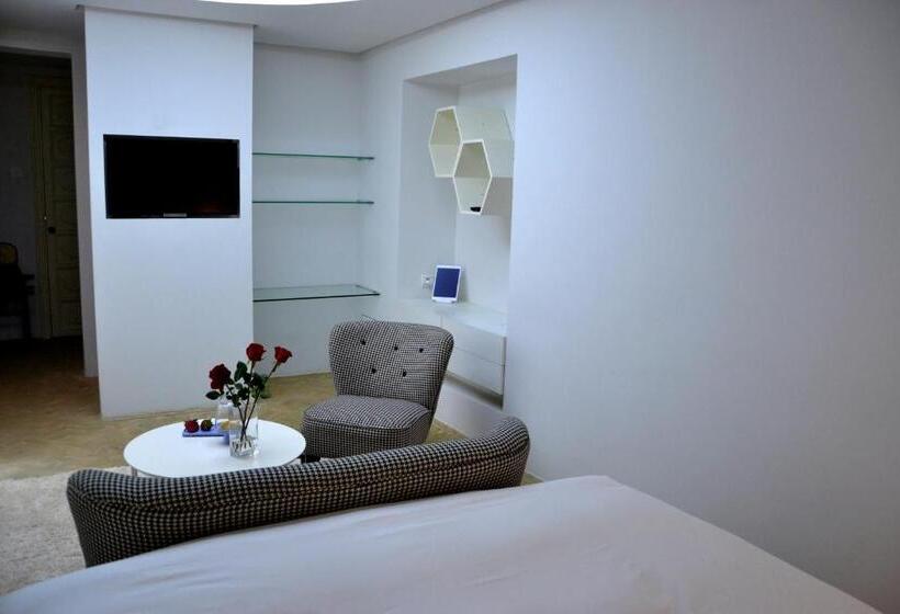 اتاق استاندارد, Euphoriad