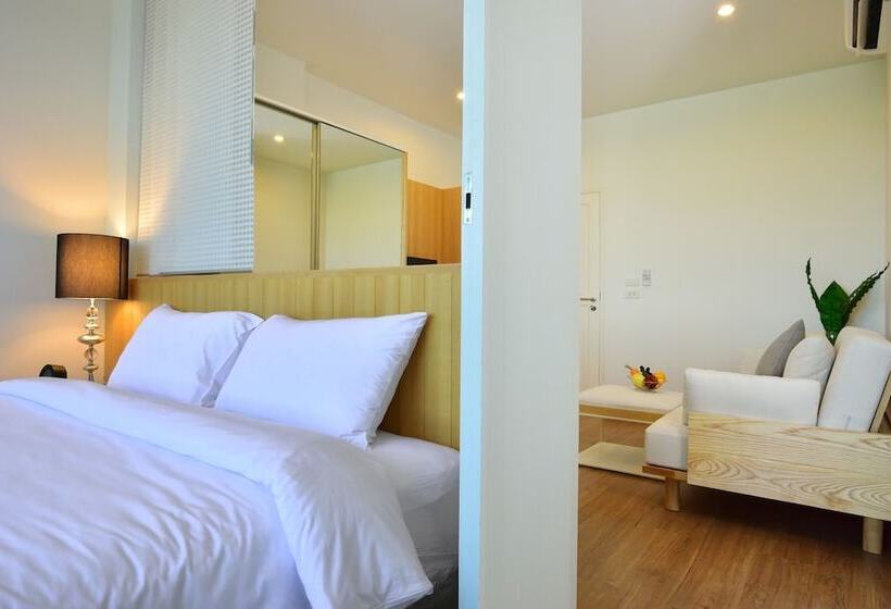 Студия Стандарт, Hill Myna Condotel Official Account