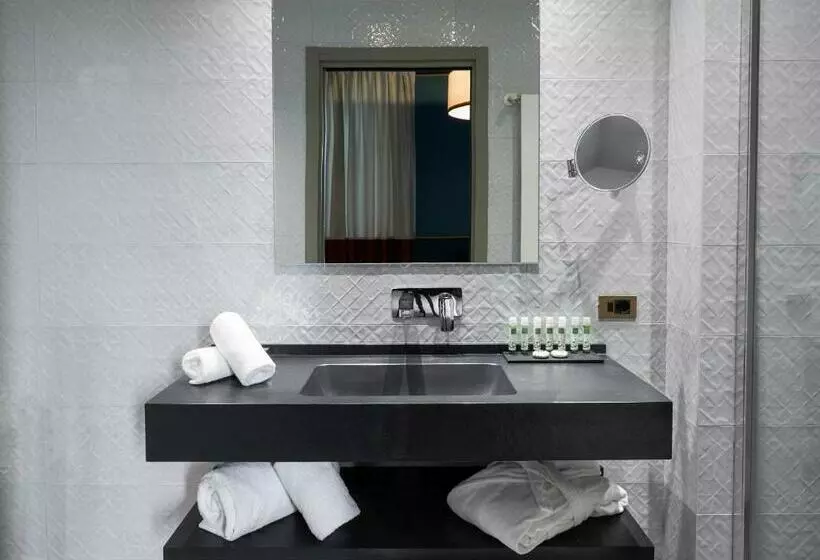 اتاق اجرایی, Clerici Boutique