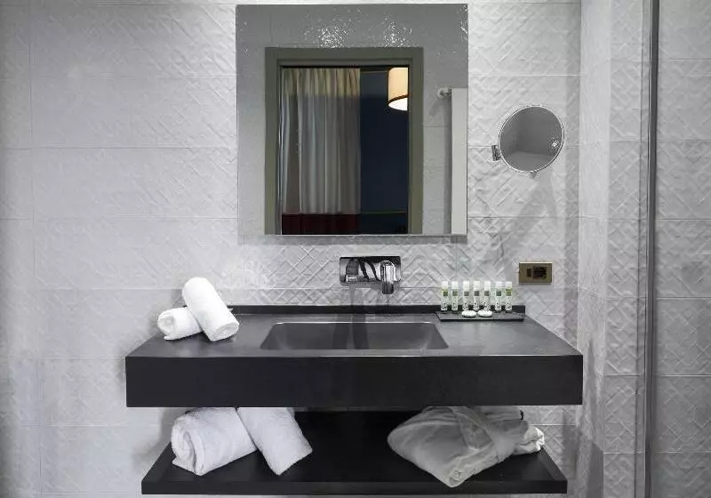 اتاق اجرایی, Clerici Boutique