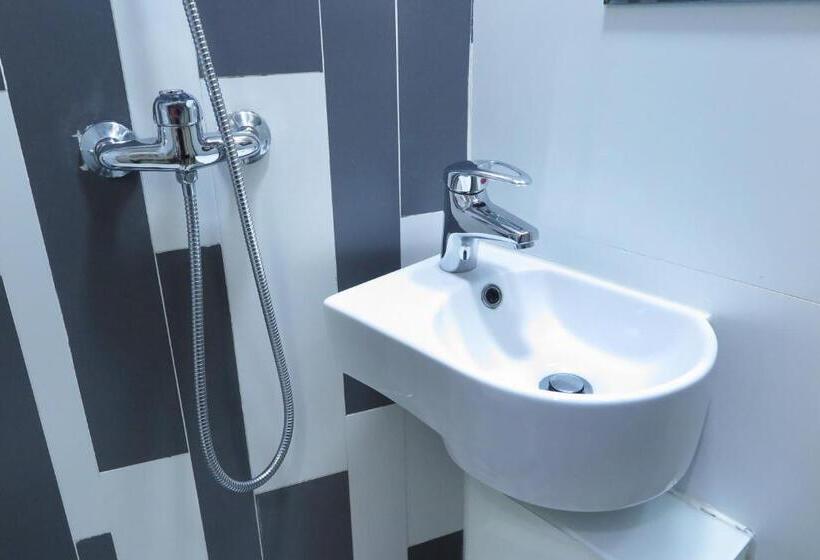 اتاق استاندارد یک نفره, Shanghai Red