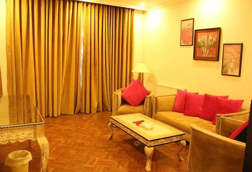 سوییت اجرایی, Shangrila Resort Hotel Murree