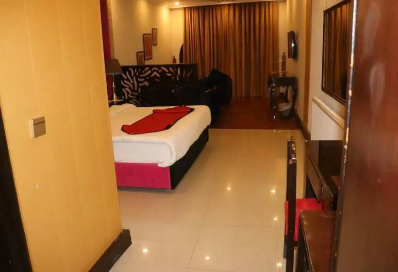 سوییت لوکس, Shangrila Resort Hotel Murree