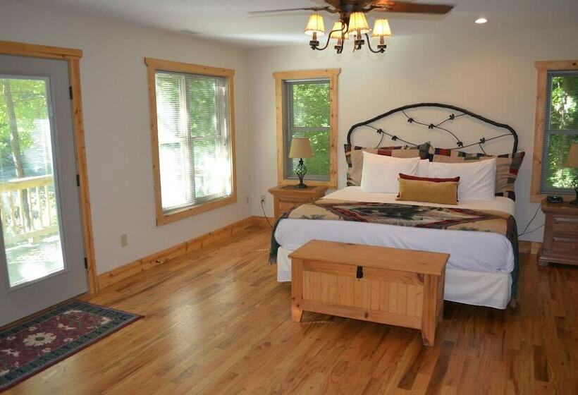 كابينة, The Esmeralda Inn At Lake Lure