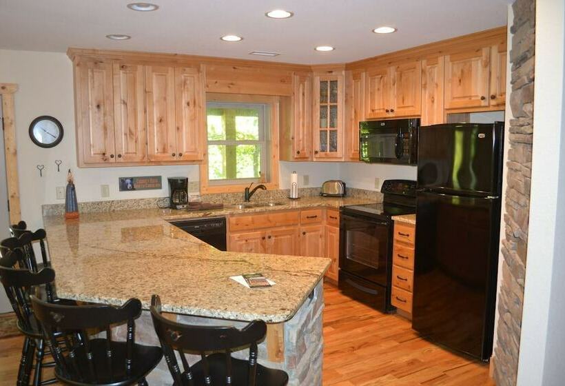 كابينة, The Esmeralda Inn At Lake Lure