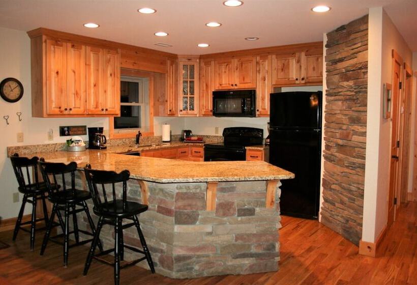 كابينة, The Esmeralda Inn At Lake Lure