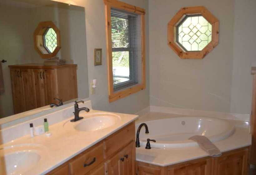 كابينة, The Esmeralda Inn At Lake Lure