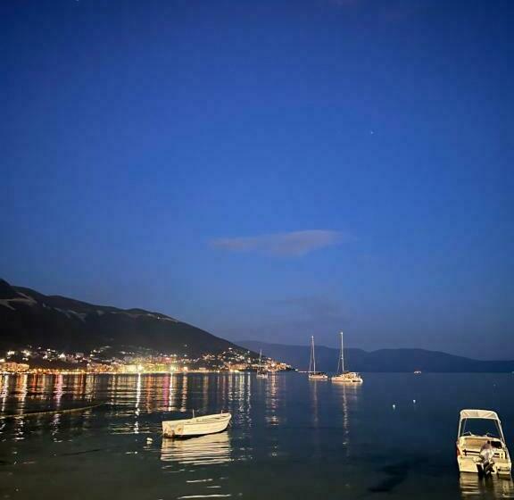 آپارتمان 1 خوابه با بالکن, Blue Brace Apartment