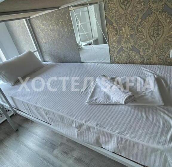 ルームシェアのワンベッド, Safia