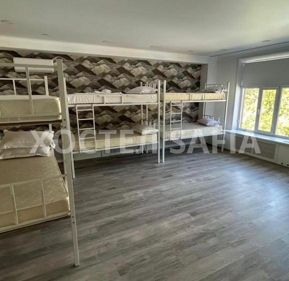 ルームシェアのワンベッド, Safia