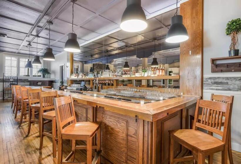 جناح مطل على البحيرة, Lakeside Suites