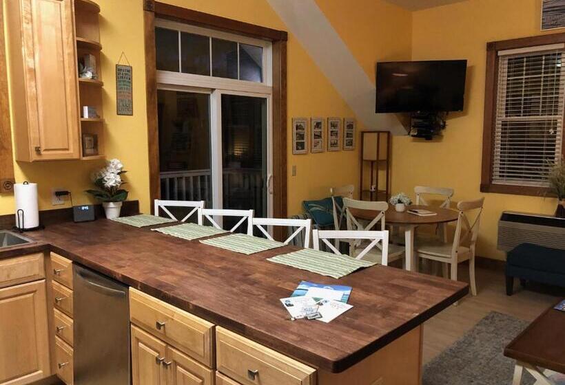 جناح مطل على البحيرة, Lakeside Suites