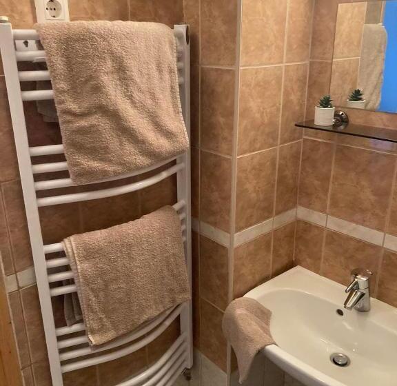 스탠다드 트리플 룸, Kancsal Harcsa Panzió és Halászcsárda