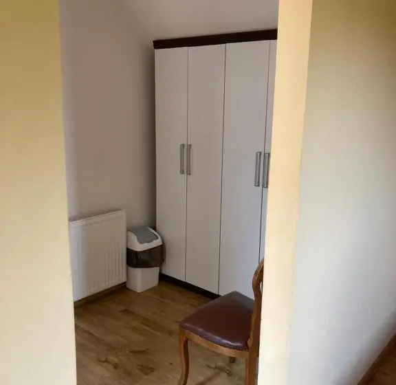 ファミリールーム, Kancsal Harcsa Panzió és Halászcsárda