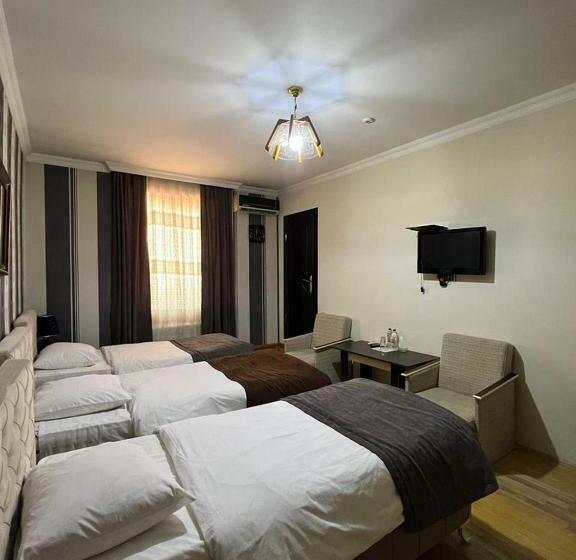 اتاق استاندارد سه نفره, Issam Hotel & Spa Sheki